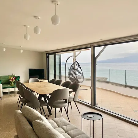 Penthouse In アパート