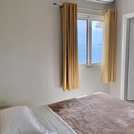 Penthouse In アパート